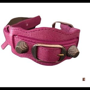 🎉🎉HOST PICK🎉🎉Vintage Balenciagia caged Leather Bracelet with Gold Hardware.